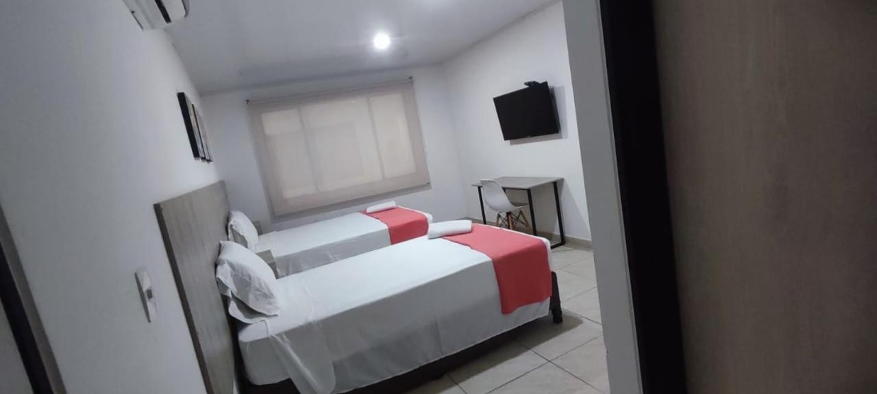 חירארדוט Hotel Inara מראה חיצוני תמונה
